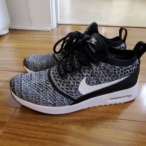 Nike Air Max Thea Ultra Flyknit Oreo

Sz 8